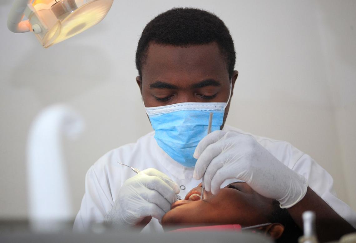 Dentiste A l'hôpital Laquintinie de Douala 